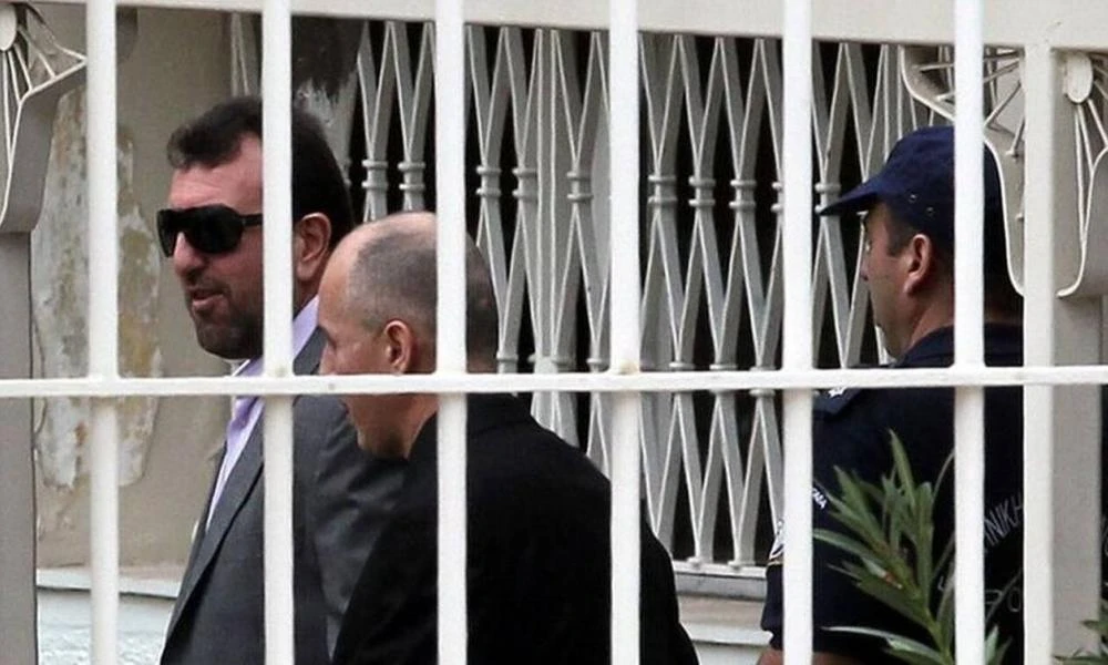 Εκτέλεση Σκαφτούρου: «Γάζωσαν» την αυλή με 15 σφαίρες από Καλάσνικοφ - Πώς έγινε η επίθεση